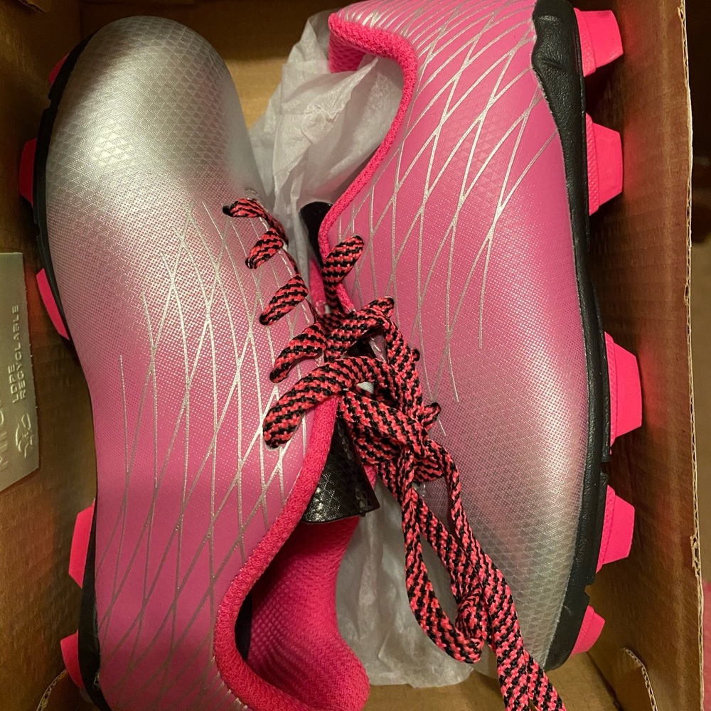 Toddler Sz 9 Soccer Cleats and Shin Guards